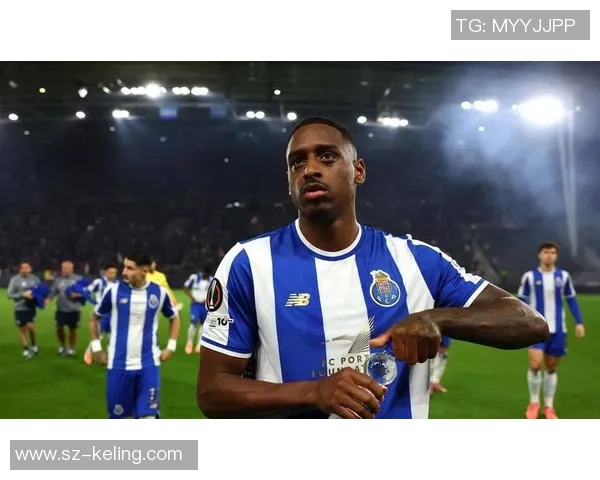 足球场上的8号球星:带领球队逆袭的幕后英雄与技术大师 足球场上的8号球星:带领球队逆袭的幕后英雄与技术大师